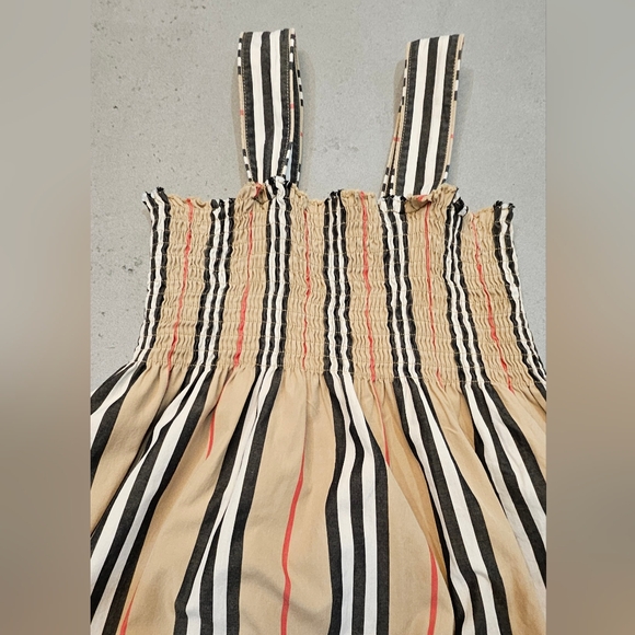 Burberry girls dress - Picture 2 of 3